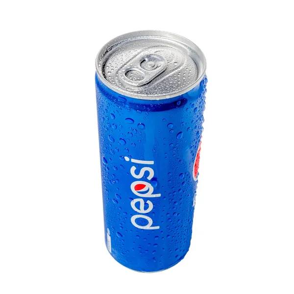 250 Банки Pepsi Капельками Воды Изолированы Белом Фоне Вид Сбоку — стоковое фото