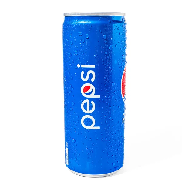Beyaz Zemin Üzerinde Damlaları Olan 250 Pepsi Kutusu Yan Görüş — Stok fotoğraf