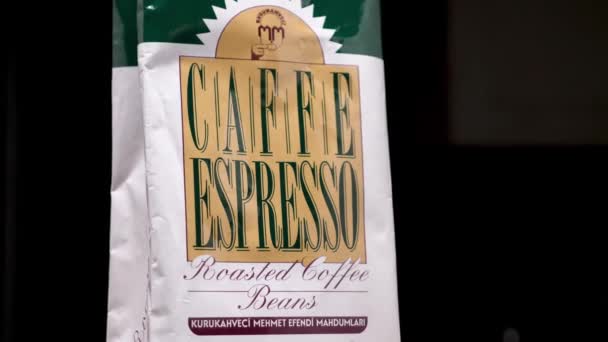 Közelkép Egy Csomag Kurukahveci Mehmet Efendi Caffe Espresso Török Kávébab — Stock videók