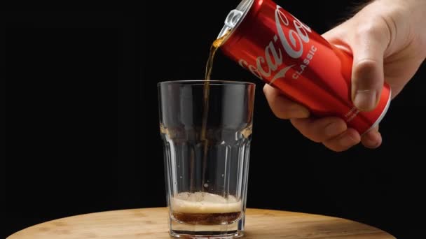 Man Hand Pours Coca Cola Can Glass Camera Flies Parallax — Stockvideo