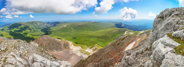 Panorama Paisaje Montaña Vista Desde Cima Montaña Rocas Rojas Amarillas —  Fotos de Stock