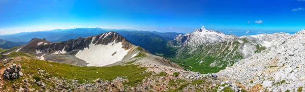 Panorama Del Paisaje Montañoso Cordillera Sobre Fondo Picos Montañosos Derecha —  Fotos de Stock