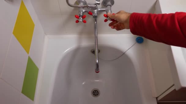 View Man Hand Turns Valve Faucet Water Pours Tub — Video Stock