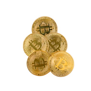 Beyaz arka planda izole edilmiş bir avuç Bitcoin sikkesi. Yukarıdan BTC kripto para birimi görüntüsü. Engelleme teknolojisi