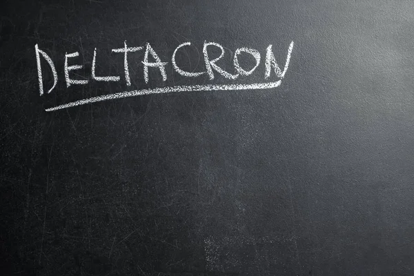 Inscripción Deltacron Hecha Con Tiza Una Pizarra Negra Espacio Blanco — Foto de Stock