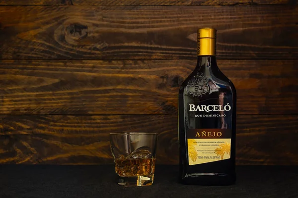 Bottle Ron Barcelo Anejo Dominican Rum Glass Ice Dark Wooden — 스톡 사진