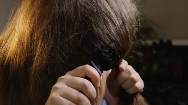 Close Girl Drying Brushing Her Hair Special Electric Straightening Brush — Stock Video