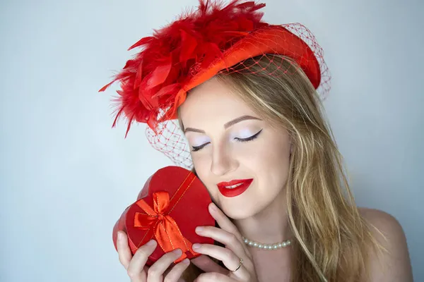 Hermoso Concepto Cuidado Piel Mujer Maquillaje Brillante Tonos Blancos Sombras — Foto de Stock