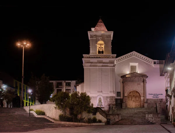 Quito-Ekvador 'daki San Sebastian Kilisesi' nin gece manzarası.