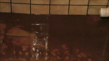Sahra Kum Hasarı. Sahra Kum Yağmuru gecesinden sonra duvarlar, verandalar ve teraslar