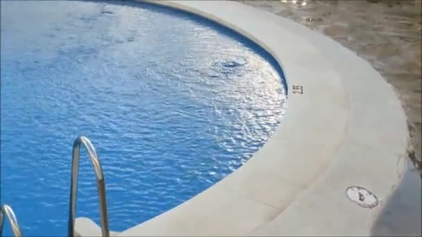 Circulatie Water Borrelen Het Zwembad Schone Blauwe Circulatie Water Borrelen — Stockvideo