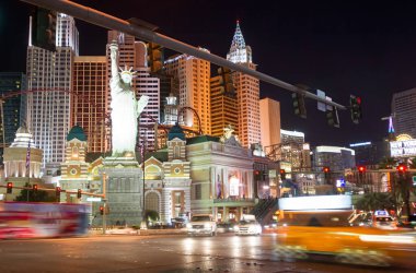 New York - New York Oteli Las Vegas 'ta gece yarısı striptiz, uzun pozlama, Las Vegas, Nevada, ABD - 04: 28 2013 : 