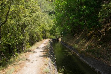 Siagne Kanalı. Yazın Fransız Rivierasında Cannes 'a yakın.