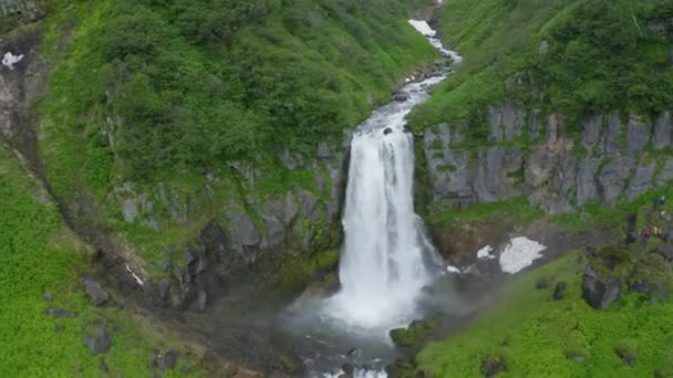 Klidný vodopád na poloostrově Kamčatka, Rusko — Stock video