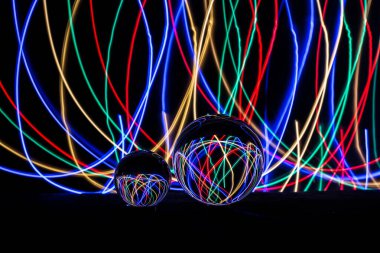 Eine Glaskugel und Lichter