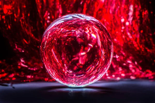 Eine Glaskugel und Lichter