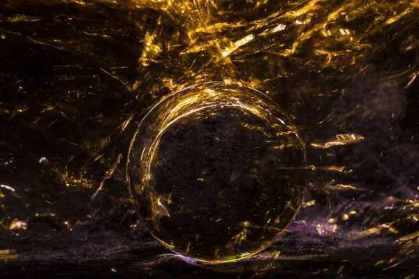 Eine Glaskugel und Lichter