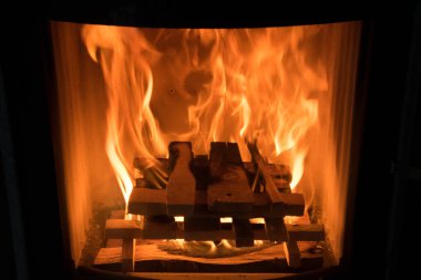 Einen ofen zum heizen 'de feuer