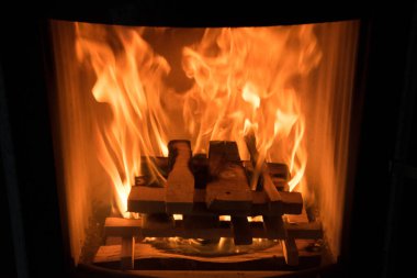 Einen ofen zum heizen 'de feuer