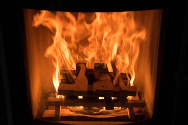 Einen ofen zum heizen 'de feuer