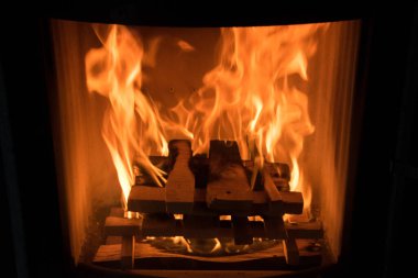 Einen ofen zum heizen 'de feuer