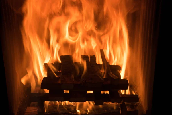 Einen ofen zum heizen 'de feuer