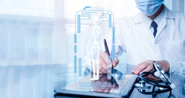 Doctors Using Virtual Reality Technology Examine Diseased Body High Tech — стоковое фото