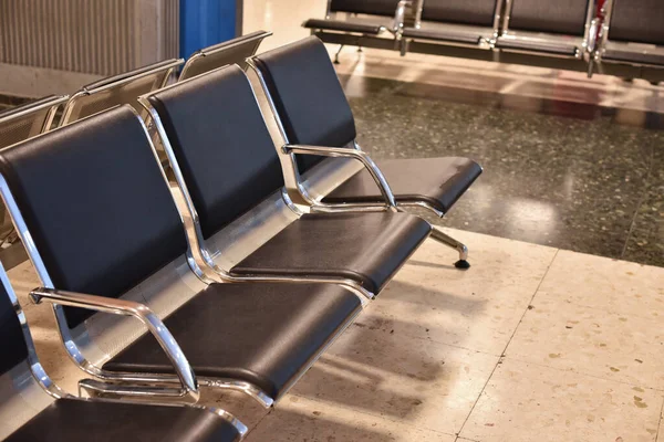 Havalimanı terminal bölgesinde bekleme