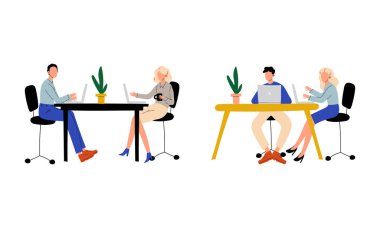 Erkek ve Kadın Ofis İşçisi Masada Oturuyor ve İş Vektörü Ayarlarını Tartışıyor