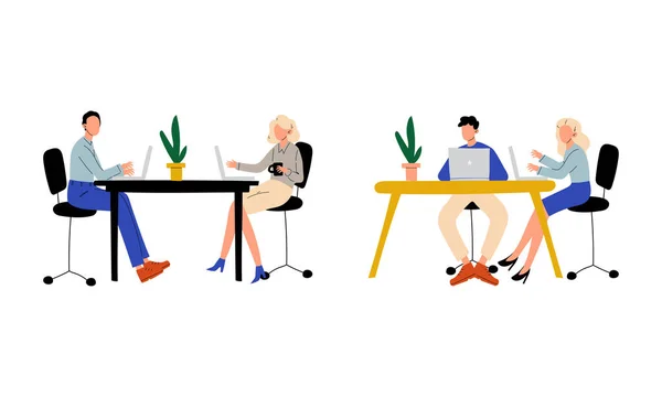 Muž a žena kancelářský pracovník sedí u stolu a diskutovat o obchodní vektor Set — Stockový vektor
