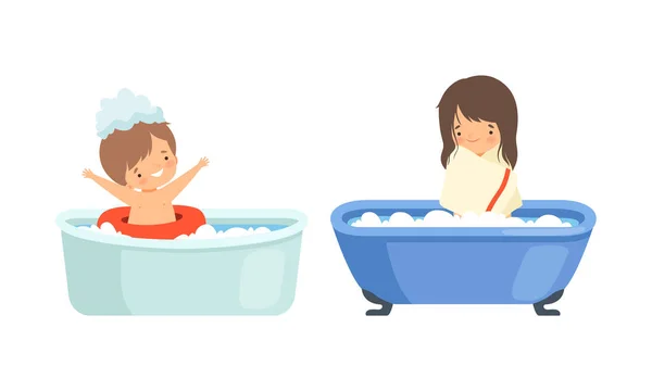 Девочка и мальчик в ванной с пеной и векторным набором для купания — стоковый вектор