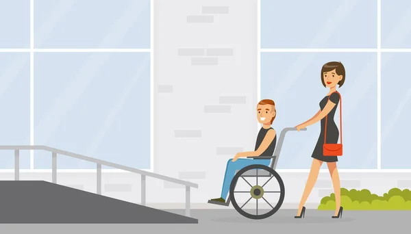 Mujer sonriente empujando silla de ruedas con hombre discapacitado por la rampa Vector ilustración — Vector de stock