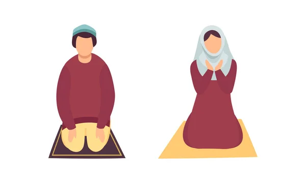 Personnage du peuple musulman dans les vêtements traditionnels priant avec le genou plié sur le tapis Illustration vectorielle Set — Image vectorielle