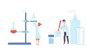 Erkek ve kadın araştırmacı bilim adamı laboratuvar önlüğü üzerinde deney yapıyor. Mataradaki Kimyasal madde seti.