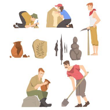 Arkeolog, Arkeolojik Kalıntılar Arşivini Ararken Kazılar Üzerinde Çalışıyor