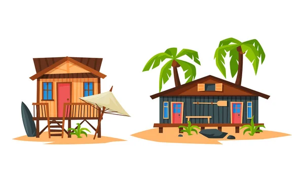 Beach Small House och Bungalow på högar med sluttande tak vilade på sand vektor Set — Stock vektor