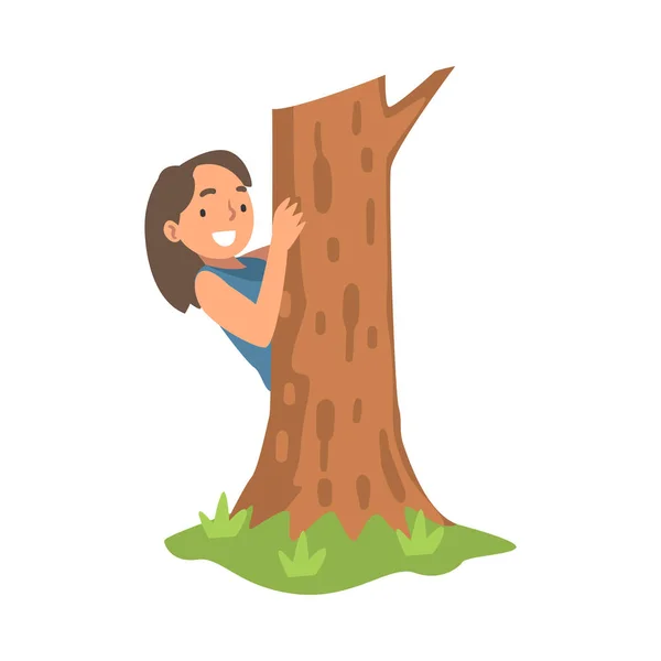 Malá dívka hraje schovávat a hledat skrývání za kmen stromu vektorové ilustrace — Stockový vektor