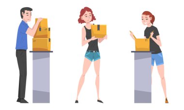 Depoda Karton Kutu Taşıyan ve İşaretleyen Genç Adam ve Kadın Depo Vektör Kümesinde Paketlerle Çalışıyor