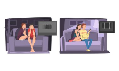 Genç Adam ve Kadın Evlerinde Oturuyorlar ve Birlikte Film İzliyorlar.