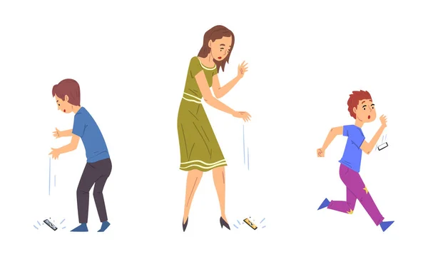 Young Woman and Kid Dropping Their Smartphone by Accident Vector Set — 图库矢量图片