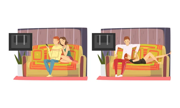 Ζευγάρι στο σπίτι κάθεται στον καναπέ και βλέποντας ταινία μαζί Vector Set — Διανυσματικό Αρχείο
