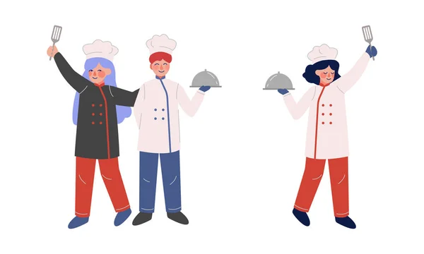 Chef adolescente y chica en Toque blanco y bandeja de sujeción de chaqueta con conjunto de vectores de comida — Vector de stock