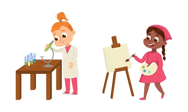Cute Children in Class Studying School Subject Looking in Microscope and Drawing with Easel Vector Set — Vector de stock