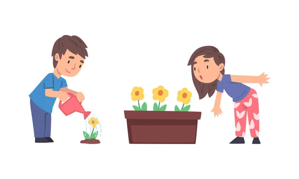 Malé děti zalévání květiny milující planeta Péče o Zemi a životní prostředí vektor Set — Stockový vektor