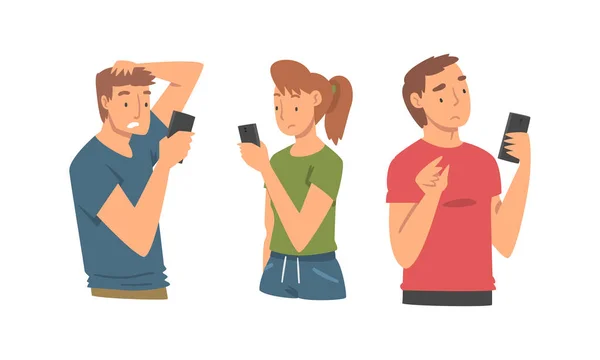 Triste Hombre y Mujer con Sentimiento de Smartphone Emoción Negativa Sufriendo de Bullying en Redes Sociales Vector Illustration Set — Vector de stock