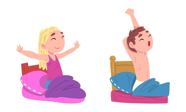 Мальчик и девочка встают утром, зевая в постельном векторном наборе — стоковый вектор