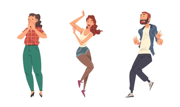 Pessoas assustadas e stressadas. Homem emocional e mulheres sob estresse desenho animado ilustração vetorial — Vetor de Stock