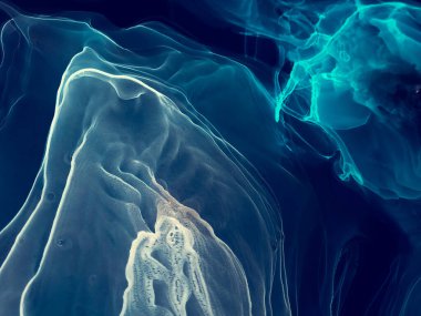 Mavi Modern Sanat. Soyut Tasarım. Suluboya Baskı. Soyut Sıçrama. Alkol Mürekkebi Sanatı. Altın suluboya dokusu. Lacivert Alkol Mürekkep Gömleği. Islak Sanat Yazıcısı. Mürekkep Graffiti.