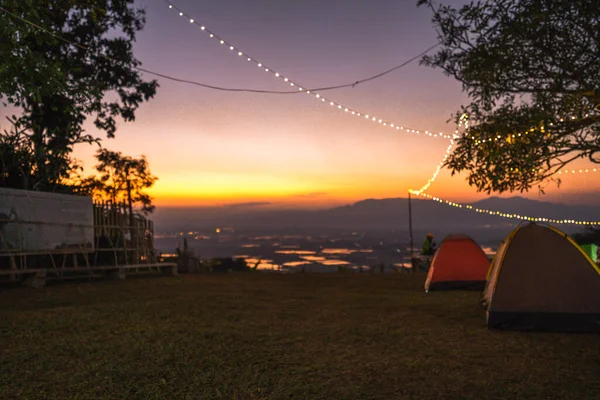 Tentes Touristiques Crépuscule Comme Ciel Brille Orange Avant Coucher Soleil — Photo