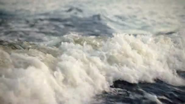 大海的浪花海水泡沫。四.后续行动 — 图库视频影像